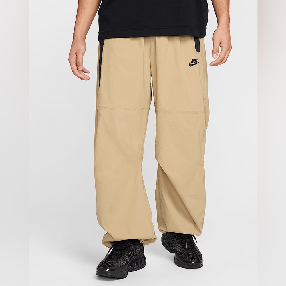 NWT Nike Tech Men's Woven Oversized Tan Trousers Mns Sz M Parachute Beige Black